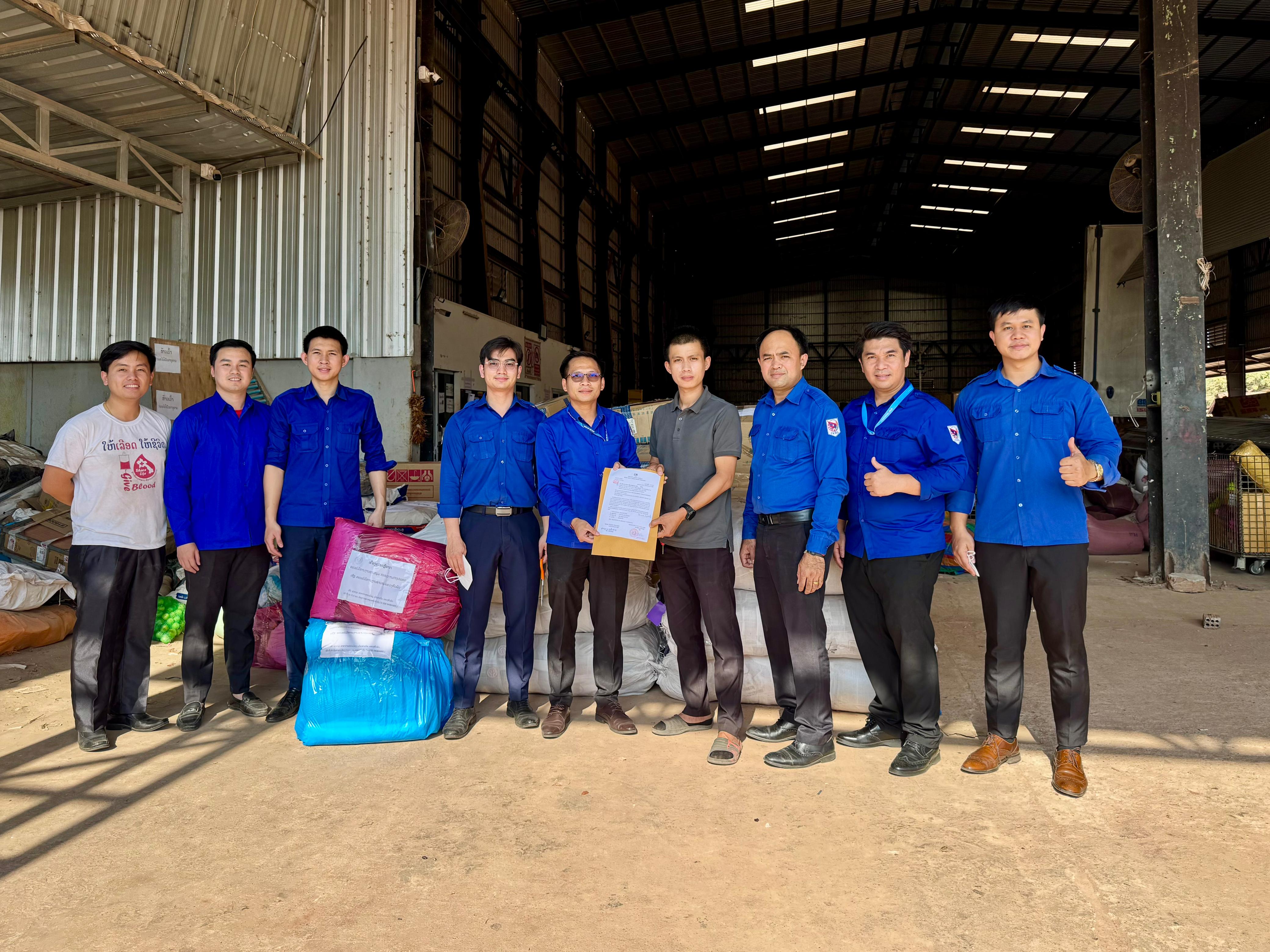 ຊາວໜຸ່ມກະຊວງການຕ່າງປະເທດ ມອບເຄື່ອນຊ່ວຍເຫຼືອບັນເທົາທຸກລະດູໜາວ ໃຫ້ແກ່ປະຊາຊົນແຂວງຫົວພັນ