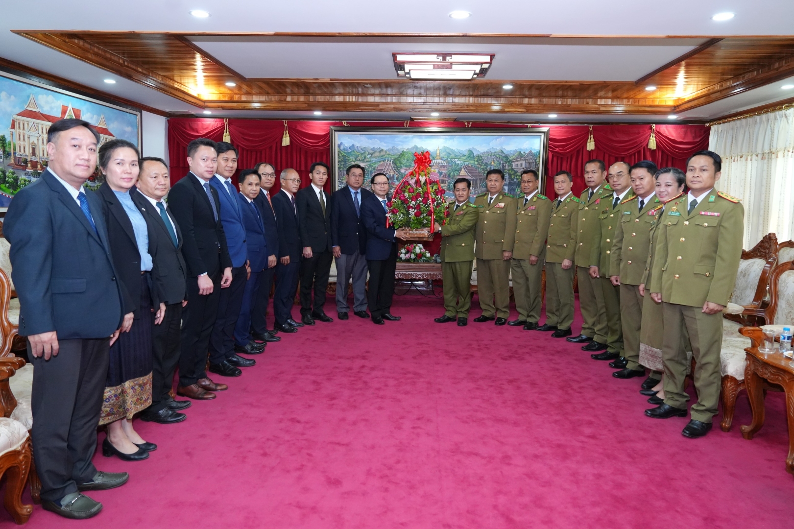 ຄະນະນໍາກະຊວງການຕ່າງປະເທດ ເຂົ້າອວຍພອນວັນສ້າງຕັ້ງກຳລັງປ້ອງກັນຄວາມສະຫງົບ   ຄົບຮອບ 65 ປີ